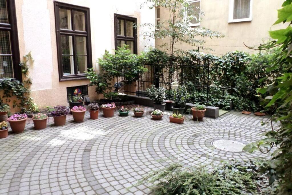 Park Danubes View Central Market Budapest Luaran gambar
